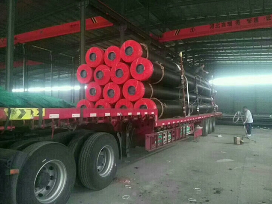 **濮陽市聚氨酯保溫管道：為城市溫暖護航**

在濮陽市的每一個角落，都有一種不可或缺的建筑材料默默守護著城市的溫暖——那就是聚氨酯保溫管道。這種看似普通的管道，實則蘊含著科技的智慧和品質的保證，為城市的繁榮發展注入了源源不斷的動力。

聚氨酯保溫管道以其卓越的保溫性能和耐用性，在濮陽市的各類建筑項目中得到了廣泛應用。無論是居民樓、商業綜合體還是工業廠房，都離不開它的身影。這種管道采用先進的聚氨酯材料制成，能夠有效減少熱量損失，提高能源利用效率，為城市的節能減排事業作出了積極貢獻。

在濮陽市的冬季，聚氨酯保溫管道更是發揮著不可替代的作用。它能夠有效抵御嚴寒的侵襲，保證管道內的介質溫度穩定，為居民提供舒適的居住環境。同時，其優異的耐腐蝕性能也確保了管道的長期穩定運行，減少了維護成本和時間。

除了保溫性能外，聚氨酯保溫管道還具有良好的環保性能。它采用環保材料制成，無毒無味，不會對環境造成污染。在生產和安裝過程中，也嚴格遵守環保法規，確保每一根管道都符合環保標準。

濮陽市的聚氨酯保溫管道，不僅是城市建設的得力助手，更是城市溫暖的守護者。它以其卓越的性能和品質，贏得了廣大用戶的信賴和好評。在未來的日子里，它將繼續為濮陽市的繁榮發展貢獻自己的力量，為城市的溫暖護航。